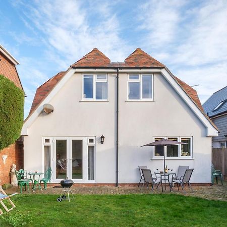 Spacious Home, Minutes Fom The Beach, Free Parking, Large Garden Area, Pets Welcome! Whitstable Exterior photo