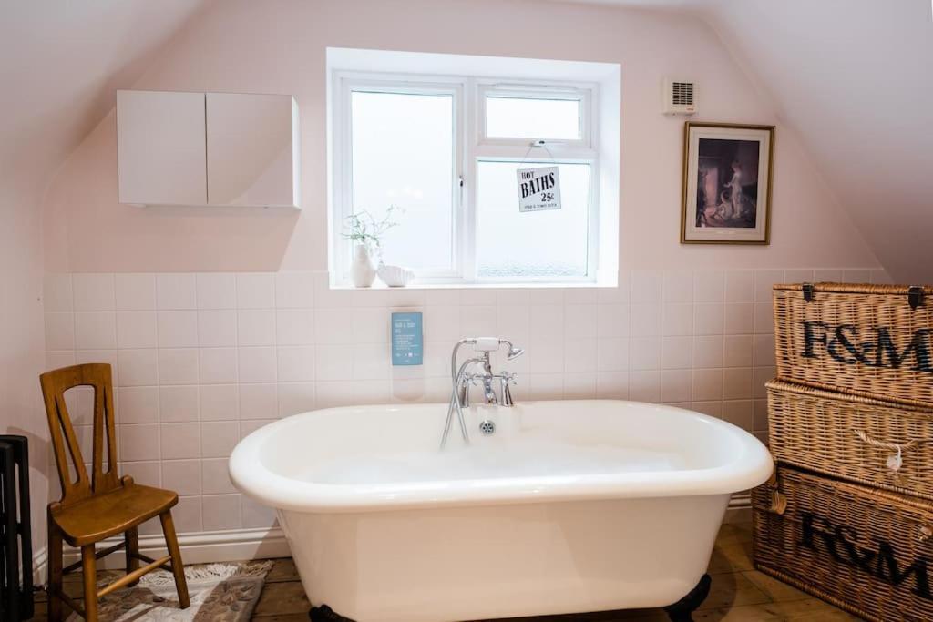 Spacious Home, Minutes Fom The Beach, Free Parking, Large Garden Area, Pets Welcome! Whitstable Exterior photo