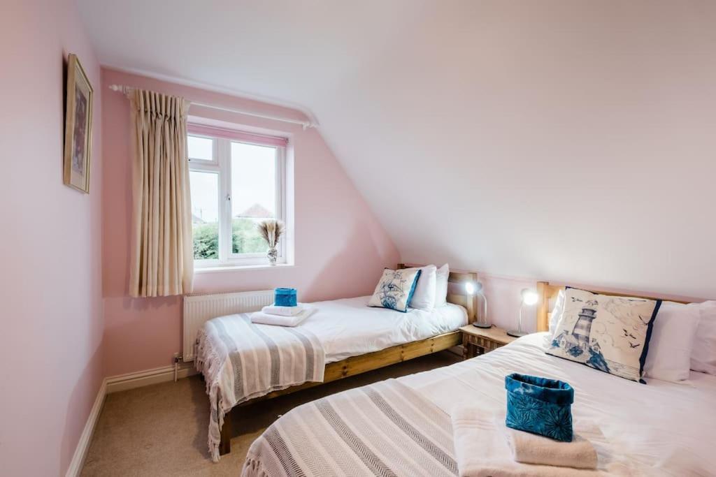 Spacious Home, Minutes Fom The Beach, Free Parking, Large Garden Area, Pets Welcome! Whitstable Exterior photo
