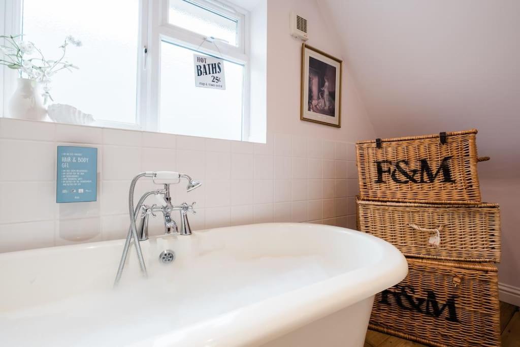 Spacious Home, Minutes Fom The Beach, Free Parking, Large Garden Area, Pets Welcome! Whitstable Exterior photo