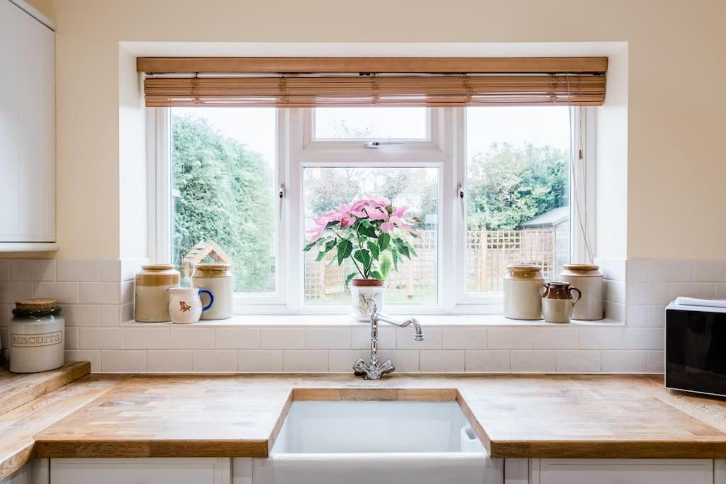 Spacious Home, Minutes Fom The Beach, Free Parking, Large Garden Area, Pets Welcome! Whitstable Exterior photo